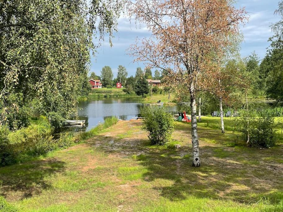 Dalastuga med egen badplats Leksand Bagian luar foto